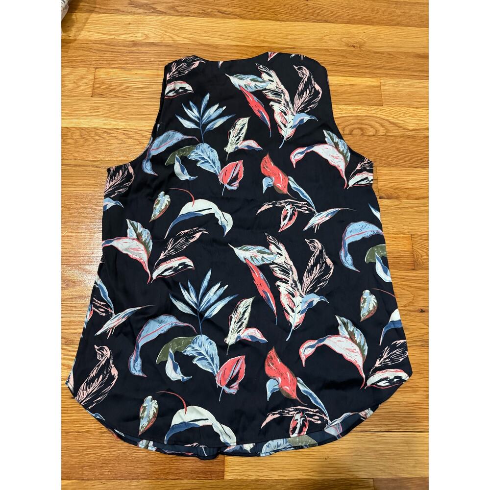 Banana Republic XS Sleeveless Floral Blouse Navy Tropical Print V-Neck Top - Picture 8 of 10